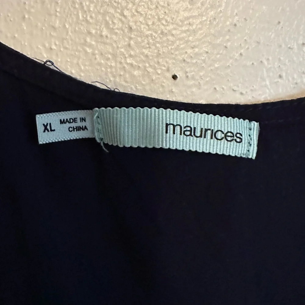 Navy Lace Sleeveless Shirt. XL - Picture 3 of 4